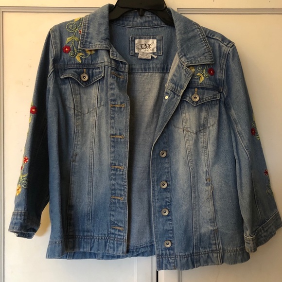 Jackets & Blazers - Embroidery Jean Jacket
